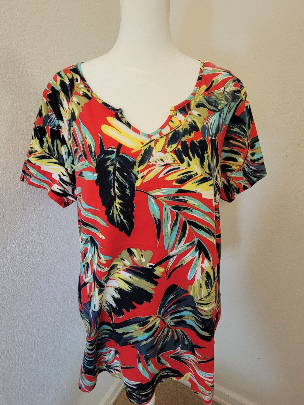Anne Klein Red Tropical-Print V-Neck Short Sleeve Top - XL
